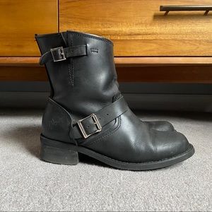Frye Engineer 8R boots
